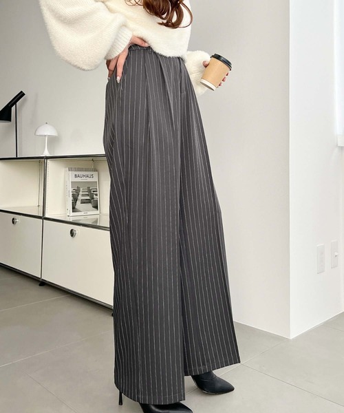 センタープレスツータックセミワイドストライプパンツ（スラックス
