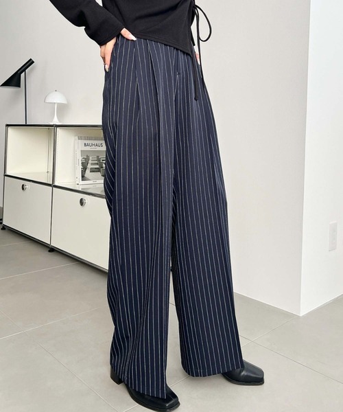 センタープレスツータックセミワイドストライプパンツ（スラックス