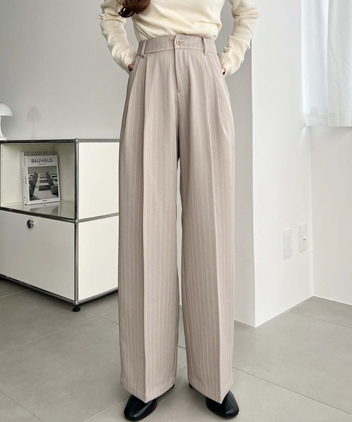 センタープレスツータックセミワイドストライプパンツ（スラックス