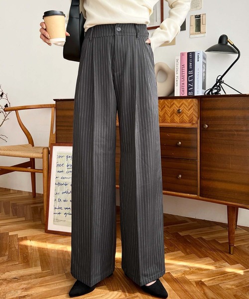 セール】センタープレスツータックセミワイドストライプパンツ