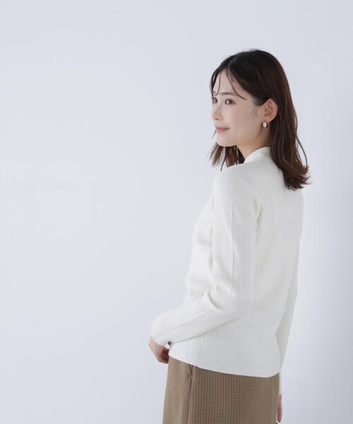 NATURAL BEAUTY BASIC(ナチュラルビューティーベーシック)の「◇ハトメボタンポロカラーニット(ニット/セーター・レディース・グリーン/チャコールグレー/オフホワイト・FREE)」の19枚目の写真
