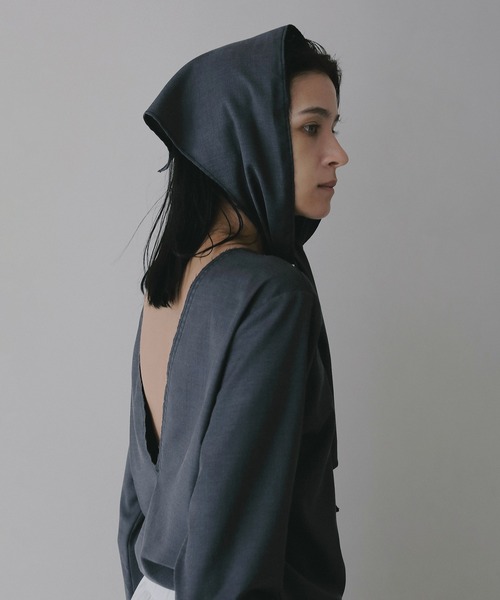 MANOF（マノフ）の「2WAY SCARF T BLOUSE（シャツ/ブラウス・レディース・チャコールグレー/アイボリー・S/M）」の7枚目の写真