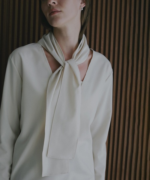 MANOF（マノフ）の「2WAY SCARF T BLOUSE（シャツ/ブラウス・レディース・チャコールグレー/アイボリー・S/M）」の16枚目の写真