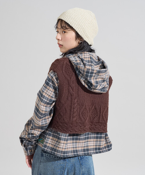 FREAK'S STORE（フリークスストア）の「リメイク風 リボン ケーブルショートベスト/ニットベスト（ベスト・レディース・ネイビー/ブラウン/オフホワイト・ﾌﾘ-）」の3枚目の写真