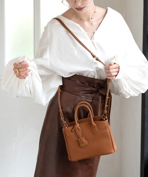 HAYNI（ヘイニ）の「Baby Lenne ベイビーレネ（ショルダーバッグ・レディース・ブラウン系/グレー系/キャメル/アイボリー/ブラック/グレー・FREE）」の6枚目の写真