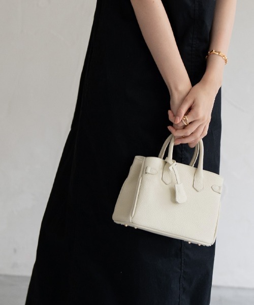 HAYNI（ヘイニ）の「Baby Lenne ベイビーレネ（ショルダーバッグ・レディース・ブラウン系/グレー系/キャメル/アイボリー/ブラック/グレー・FREE）」の2枚目の写真