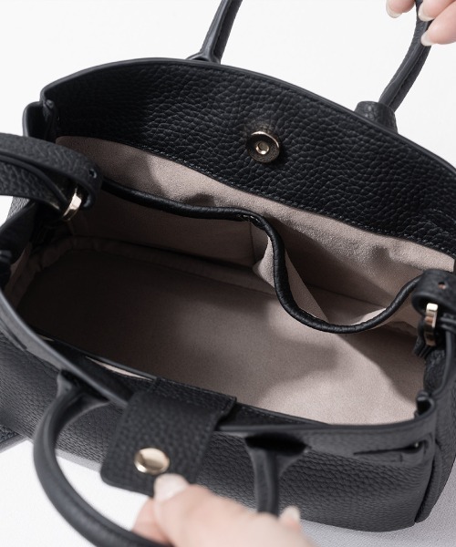 HAYNI（ヘイニ）の「Baby Lenne ベイビーレネ（ショルダーバッグ・レディース・ブラウン系/グレー系/キャメル/アイボリー/ブラック/グレー・FREE）」の21枚目の写真