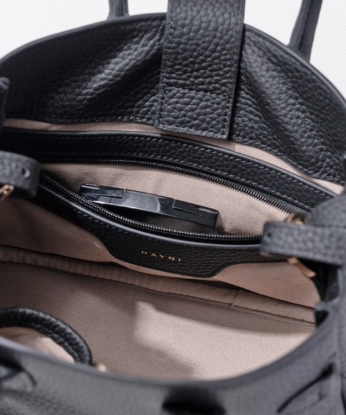 HAYNI（ヘイニ）の「Baby Lenne ベイビーレネ（ショルダーバッグ・レディース・ブラウン系/グレー系/キャメル/アイボリー/ブラック/グレー・FREE）」の19枚目の写真