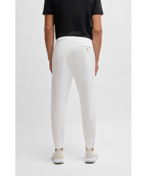 BOSS(ボス)の「レギュラーフィットパンツ ストレッチギャバジン ロゴディテール(その他パンツ・メンズ・ホワイト・XXXL/XL/S/L/XXL)」の4枚目の写真