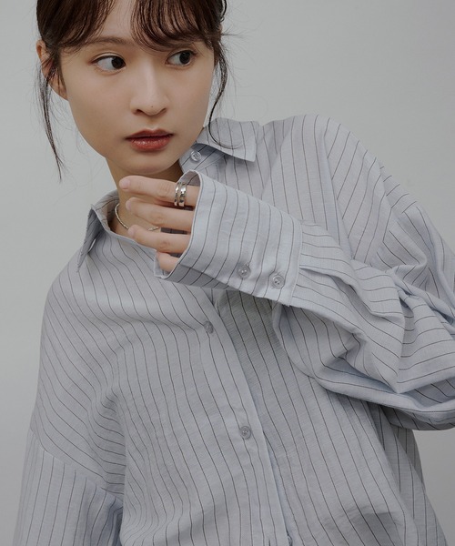 MUHET（ミュエータ）の「sheer stripe oversized shirt / シアーストライプオーバーシャツ（シャツ/ブラウス・レディース・ライトブルー/ベージュ・FREE）」の4枚目の写真