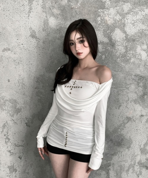 VEILA(ヴェイラ)の「ネック ドレープ ロング スリーブ カットソー(Tシャツ/カットソー・レディース・ブラック/ホワイト・フリー)」の11枚目の写真