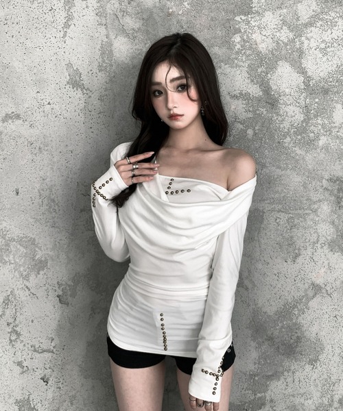 VEILA(ヴェイラ)の「ネック ドレープ ロング スリーブ カットソー(Tシャツ/カットソー・レディース・ブラック/ホワイト・フリー)」の12枚目の写真