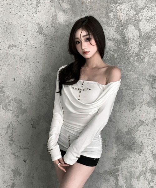 VEILA(ヴェイラ)の「ネック ドレープ ロング スリーブ カットソー(Tシャツ/カットソー・レディース・ブラック/ホワイト・フリー)」の13枚目の写真