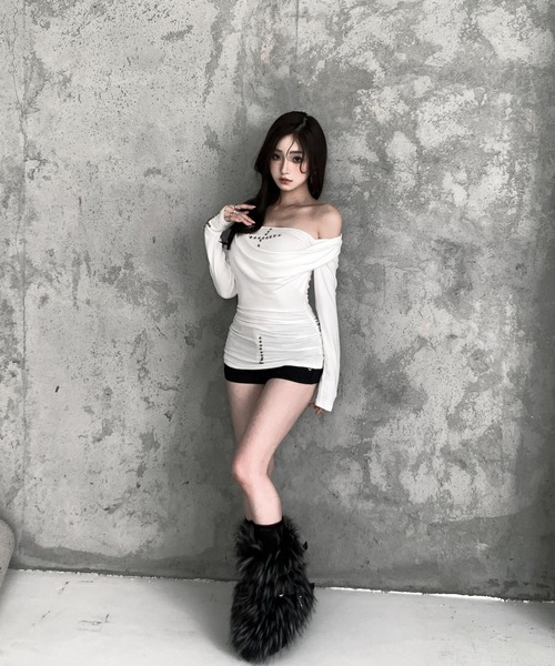 VEILA(ヴェイラ)の「ネック ドレープ ロング スリーブ カットソー(Tシャツ/カットソー・レディース・ブラック/ホワイト・フリー)」の16枚目の写真