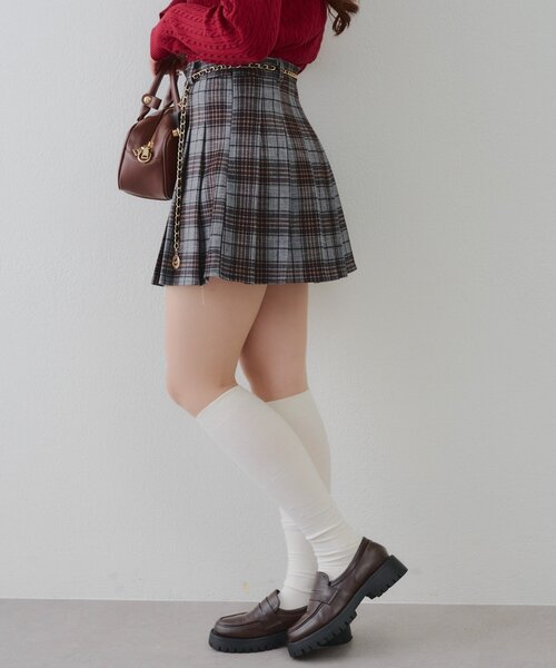 continuer de NICE CLAUP（コンティニューデナイスクラップ）の「チャーム付プリーツミニスカート（スカート・レディース・チャコールグレー/ブラック系その他/グレー系その他2/ブラック/オフホワイト/その他1/その他2・FREE）」の8枚目の写真