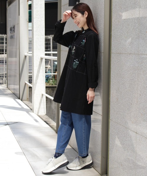 フラワーワンポイント刺繍ハンズフリースニーカー（スニーカー