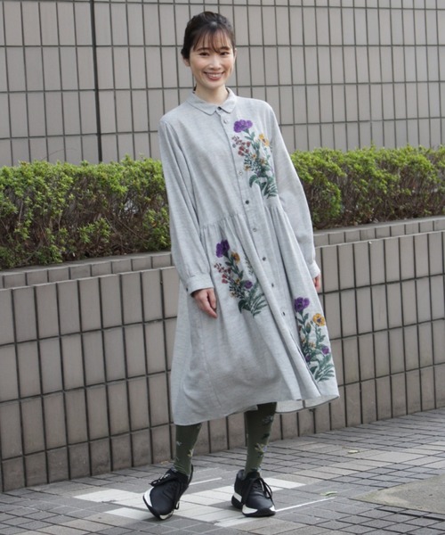 フラワーワンポイント刺繍ハンズフリースニーカー（スニーカー