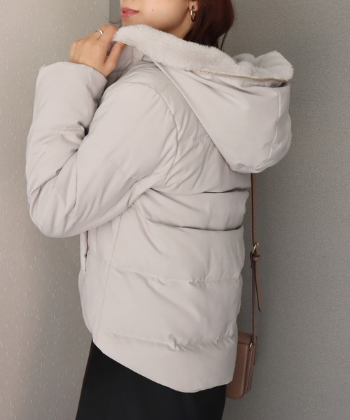 libelle more（リベル モア）の「フードフェイクファーダウンジャケット（ダウンジャケット/コート・レディース・モカ/ネイビー/アイボリー/ブラック/グレー・M/L）」の9枚目の写真