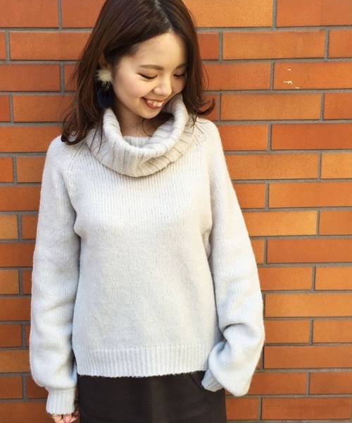 Kastane（カスタネ）の「オフタートルプルオーバー（ニット/セーター・レディース・サーモンピンク/グレー・FREE）」の2枚目の写真