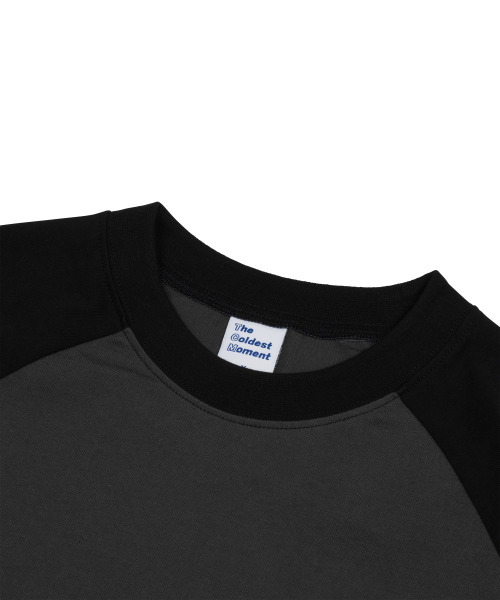 THECOLDESTMOMENT(ザコールデストモーメント)の「TCM mini logo raglan long sleeve (charcoal/black)(Tシャツ/カットソー・レディース・その他・MEDIUM/LARGE)」の3枚目の写真