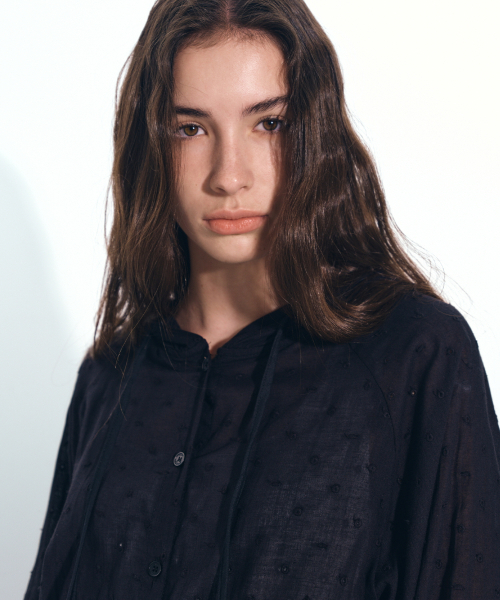 NICK&NICOLE(ニックアンドニコール)の「NICOLE LABEL PUNCHING HOOD CARDIGAN_BLACK(カーディガン/ボレロ・レディース・ブラック・FREE)」の2枚目の写真