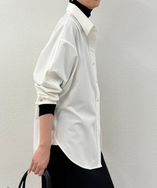 LOUNGEDRESS（ラウンジドレス）の「TR BIGシャツ（シャツ/ブラウス・レディース・ベージュ/ネイビー/オフホワイト・FREE）」の6枚目の写真