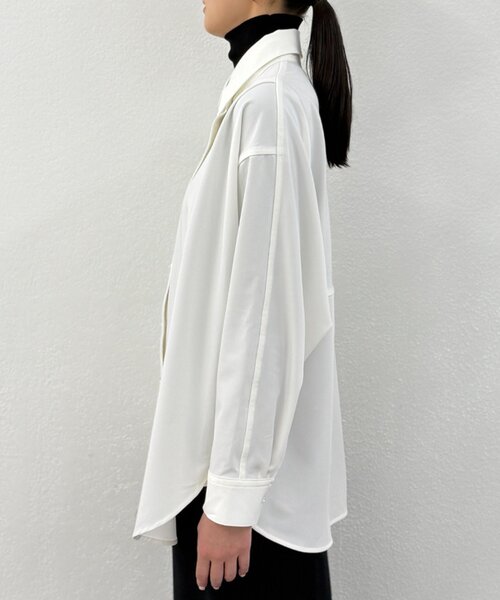 LOUNGEDRESS（ラウンジドレス）の「TR BIGシャツ（シャツ/ブラウス・レディース・ベージュ/ネイビー/オフホワイト・FREE）」の8枚目の写真