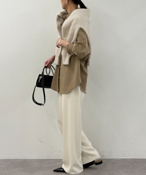 LOUNGEDRESS（ラウンジドレス）の「TR BIGシャツ（シャツ/ブラウス・レディース・ベージュ/ネイビー/オフホワイト・FREE）」の15枚目の写真