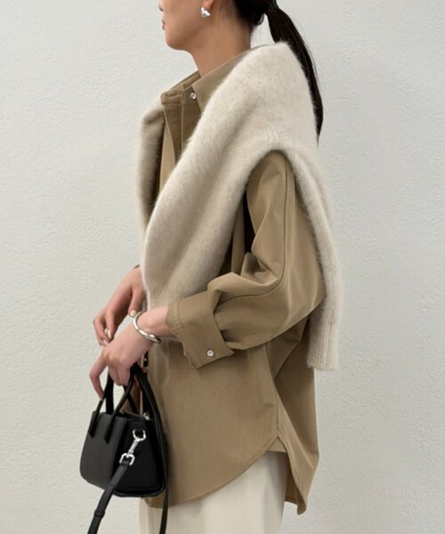 LOUNGEDRESS（ラウンジドレス）の「TR BIGシャツ（シャツ/ブラウス・レディース・ベージュ/ネイビー/オフホワイト・FREE）」の20枚目の写真