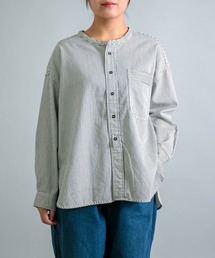 [OMNIGOD womens / オムニゴッド] ヒッコリー ワイドスタンドカラーシャツ