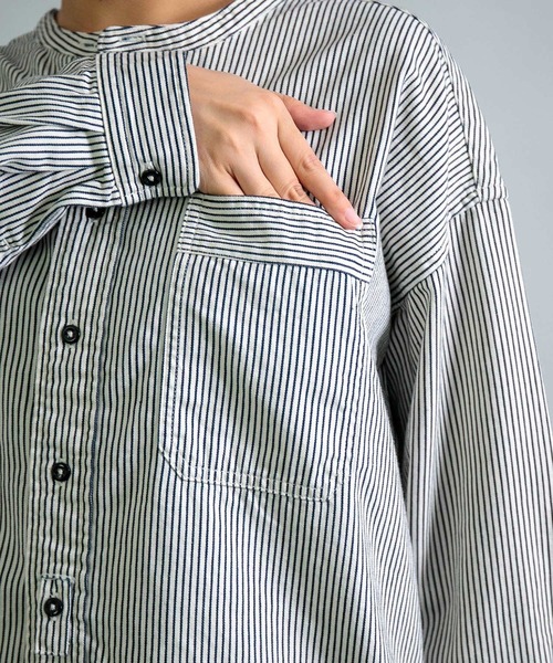 OMNIGOD（オムニゴッド）の「[OMNIGOD womens / オムニゴッド] ヒッコリー ワイドスタンドカラーシャツ（シャツ/ブラウス・レディース・ブルー系その他・FREE）」の7枚目の写真