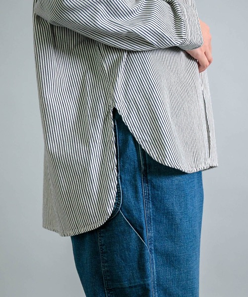 OMNIGOD（オムニゴッド）の「[OMNIGOD womens / オムニゴッド] ヒッコリー ワイドスタンドカラーシャツ（シャツ/ブラウス・レディース・ブルー系その他・FREE）」の9枚目の写真