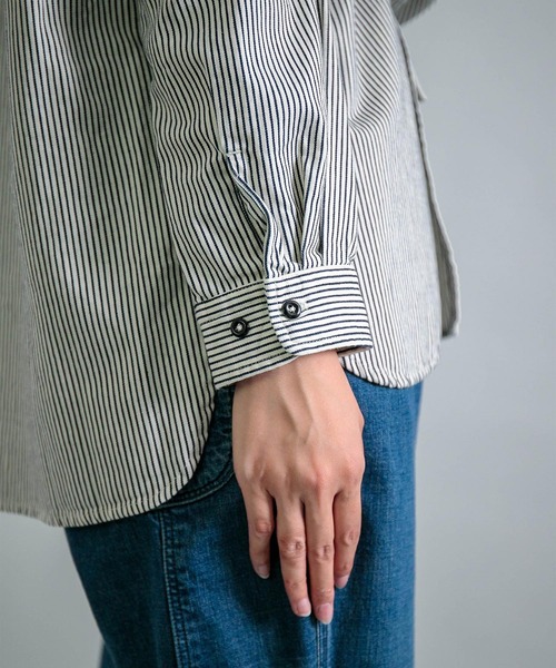 OMNIGOD（オムニゴッド）の「[OMNIGOD womens / オムニゴッド] ヒッコリー ワイドスタンドカラーシャツ（シャツ/ブラウス・レディース・ブルー系その他・FREE）」の10枚目の写真