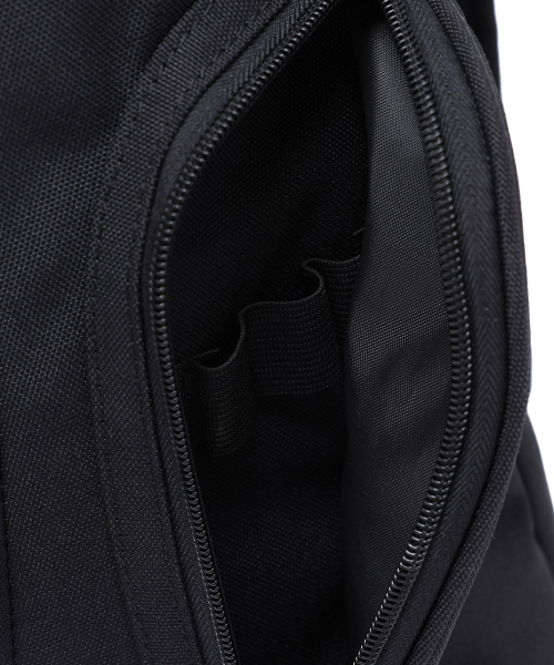 NICE GHOST CLUB(ナイスゴーストクラブ)の「NGC SPORTY SLING BAG_BLACK(NG2EFUAB43A)(メッセンジャーバッグ・レディース・ブラック・F)」の8枚目の写真