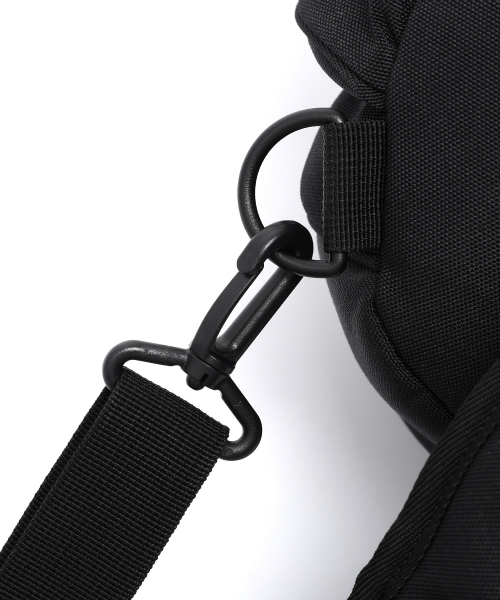 NICE GHOST CLUB(ナイスゴーストクラブ)の「NGC SPORTY SLING BAG_BLACK(NG2EFUAB43A)(メッセンジャーバッグ・レディース・ブラック・F)」の9枚目の写真