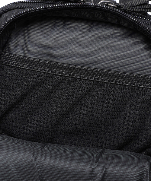 NICE GHOST CLUB(ナイスゴーストクラブ)の「NGC SPORTY SLING BAG_BLACK(NG2EFUAB43A)(メッセンジャーバッグ・レディース・ブラック・F)」の11枚目の写真