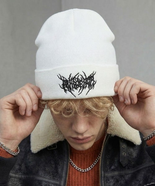 セール】【IZU】 メタルロゴ刺繍ストリートビーニー（ニットキャップ