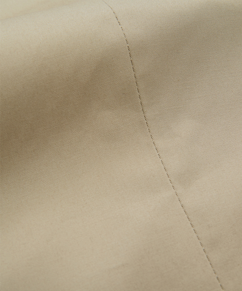 BELLIEF(ベリーフ)の「Gabardine cotton Single Pleat banding chino (Beige)(その他パンツ・メンズ・その他・MEDIUM/LARGE/X-LARGE)」の6枚目の写真