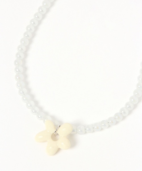 PAGEBOY(ページボーイ)の「フラワービーズネックレス(ネックレス・レディース・オフホワイト/ブラック・FREE)」の7枚目の写真