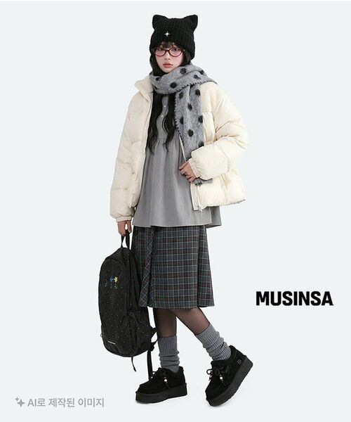 MAC MOC(マックモック)の「ドゥンシル ビーズハートチャーム 防寒 厚底 アグローファー_3カラー(ブーツ・レディース・ブラック/キャメル/サンドベージュ・36/38/40)」の9枚目の写真