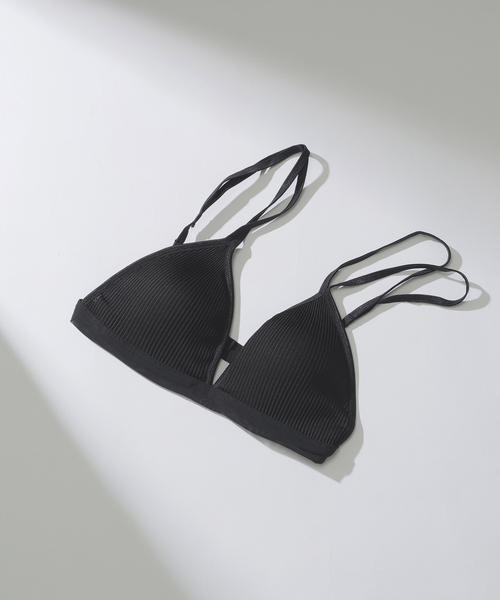 AROMATIQUE(アロマティック)の「AROMATIQUE アロマティック シルクトライアングルブラ R147AR(ブラジャー・レディース・ブラック・LARGE/MEDIUM)」の1枚目の写真