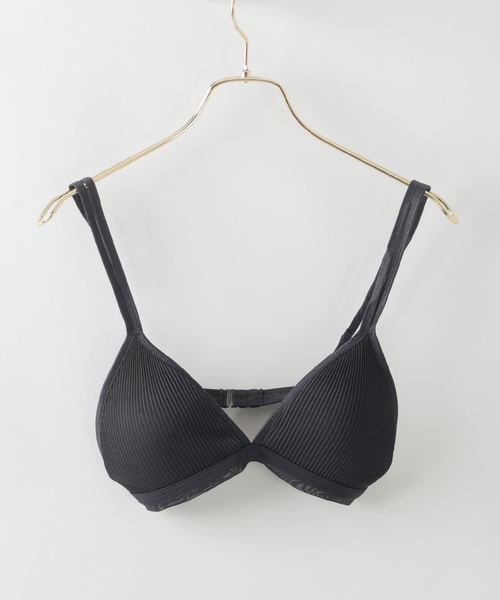 AROMATIQUE(アロマティック)の「AROMATIQUE アロマティック シルクトライアングルブラ R147AR(ブラジャー・レディース・ブラック・LARGE/MEDIUM)」の2枚目の写真