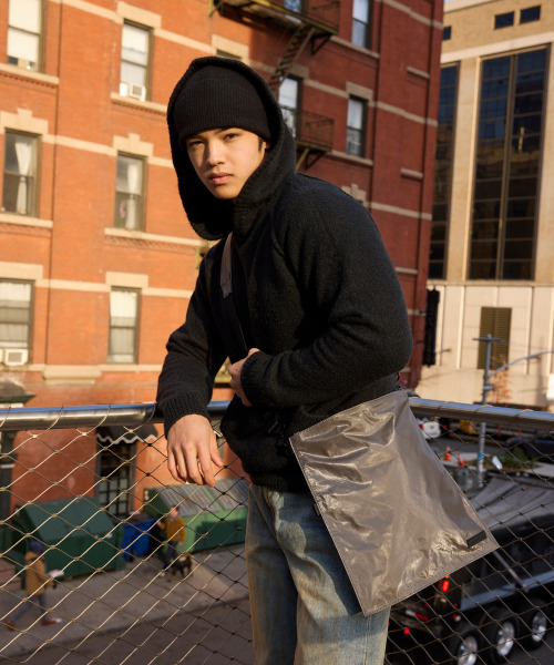 TAB N SHIFT(タブアンドシフト)の「Austin2way Tyvek Cross Bag - Charcoal Grey(メッセンジャーバッグ・メンズ・その他・FREE)」の1枚目の写真