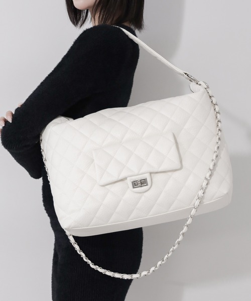 me+em select（ミームセレクト）の「【 ショルダーストラップ付き２WAY 】キルティングスクエアトートショルダーバッグ / quilted square tote shoulder bag（ショルダーバッグ・レディース・ブラック/ホワイト・FREE）」の2枚目の写真