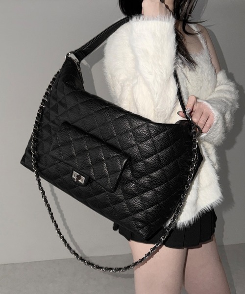 me+em select（ミームセレクト）の「【 ショルダーストラップ付き２WAY 】キルティングスクエアトートショルダーバッグ / quilted square tote shoulder bag（ショルダーバッグ・レディース・ブラック/ホワイト・FREE）」の3枚目の写真