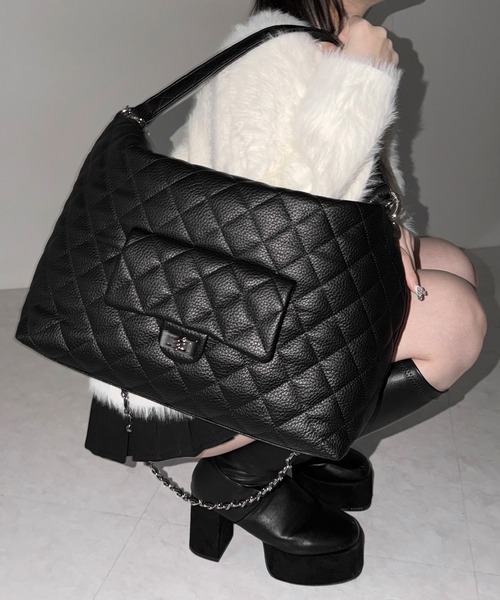 me+em select（ミームセレクト）の「【 ショルダーストラップ付き２WAY 】キルティングスクエアトートショルダーバッグ / quilted square tote shoulder bag（ショルダーバッグ・レディース・ブラック/ホワイト・FREE）」の12枚目の写真