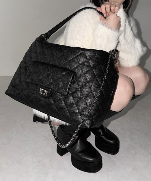 me+em select（ミームセレクト）の「【 ショルダーストラップ付き２WAY 】キルティングスクエアトートショルダーバッグ / quilted square tote shoulder bag（ショルダーバッグ・レディース・ブラック/ホワイト・FREE）」の14枚目の写真