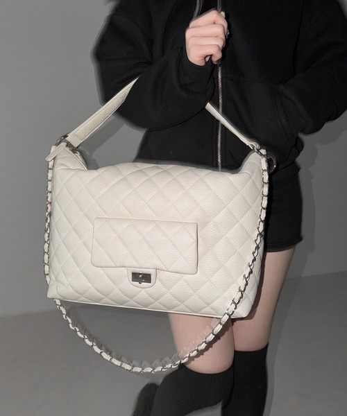 me+em select（ミームセレクト）の「【 ショルダーストラップ付き２WAY 】キルティングスクエアトートショルダーバッグ / quilted square tote shoulder bag（ショルダーバッグ・レディース・ブラック/ホワイト・FREE）」の15枚目の写真