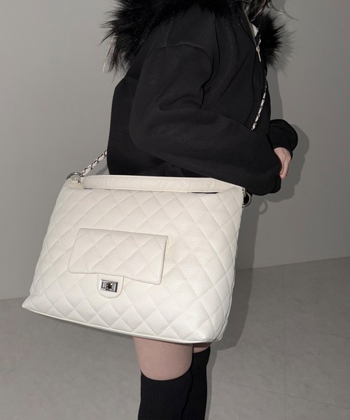 me+em select（ミームセレクト）の「【 ショルダーストラップ付き２WAY 】キルティングスクエアトートショルダーバッグ / quilted square tote shoulder bag（ショルダーバッグ・レディース・ブラック/ホワイト・FREE）」の19枚目の写真