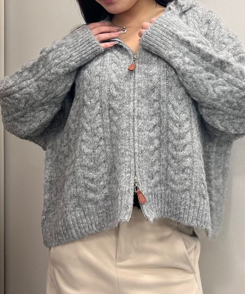 Nu(ニュー)の「【Nu】ローゲージフードカーディガン(カーディガン/ボレロ・レディース・チャコールグレー/ライトブルー・MEDIUM)」の7枚目の写真